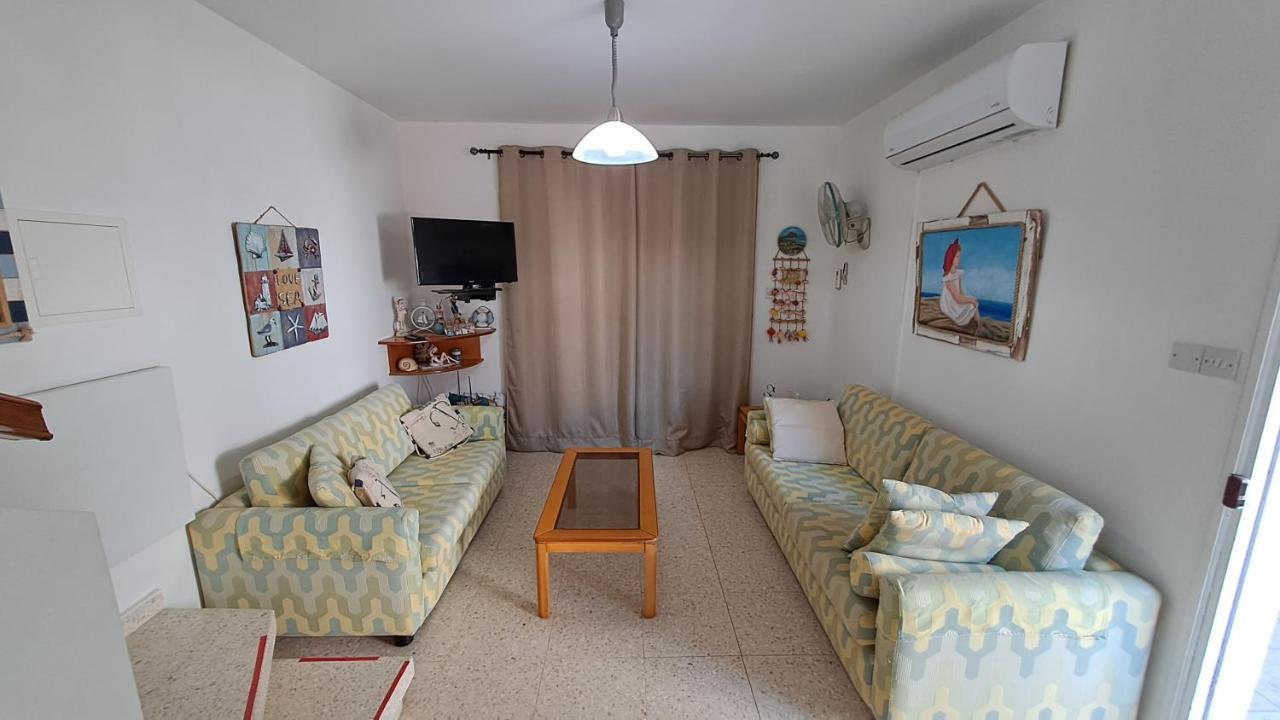 Relaxing Seaside Manors Apartment Larnaca Exterior photo